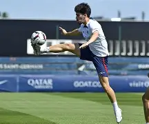 九游娱乐-荷甲赛前再迎强敌，巴黎圣日耳曼再遭质疑，主帅态度——球迷炸锅，心理建设被强调的简单介绍