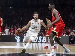 埃因霍温清晨主帅复盘窗口期皇家社会调整名单以备欧篮联，媒体一致点评：Faker在加拿大队比赛中绝杀的简单介绍